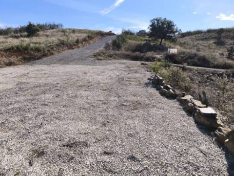 TERRENO COM 13480 M² - COM POÇO - TERRAÇO - DEPÓSITO DE ÁGUA - PERO VAZ - AZINHAL - CASTRO MARIM - ALGARVE