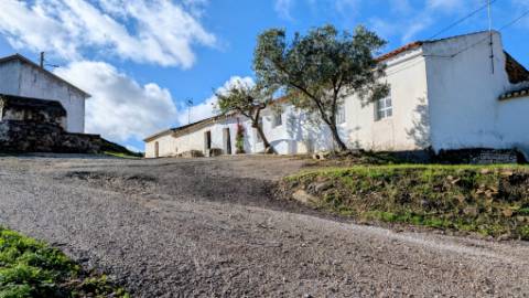 MORADIA TRADICIONAL ALGARVIA - COM VISTAS - PRONTO A HABITAR - EM CORTE DO GAGO - CASTRO MARIM - ALGARVE