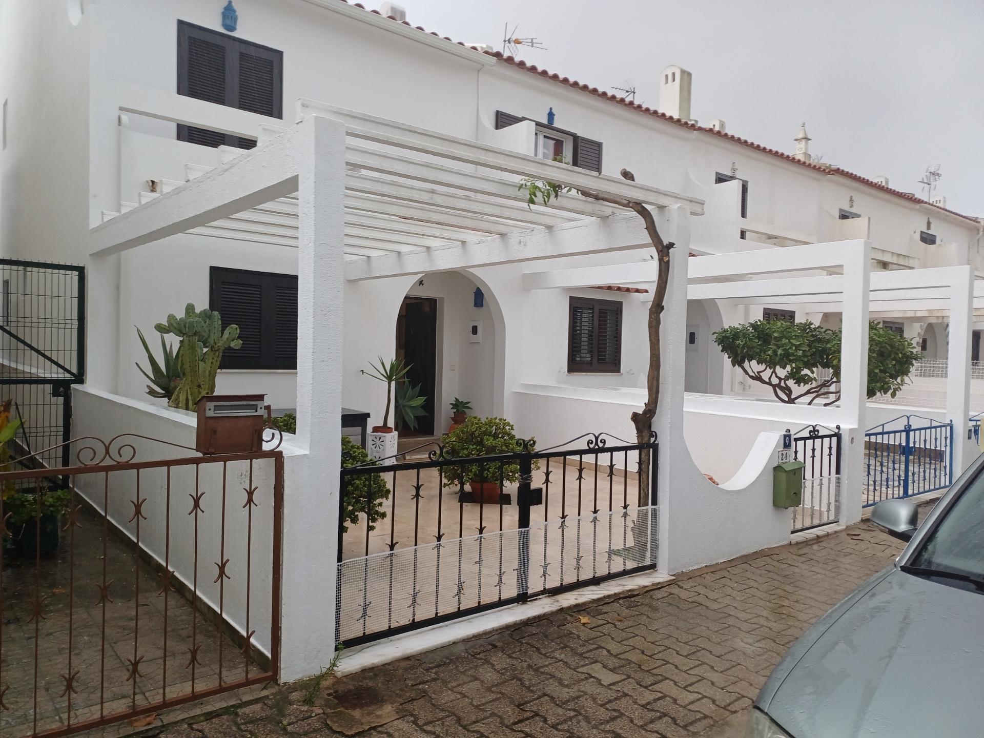 Elegante Moradia Mobilada a Poucos Minutos da Praia da Altura