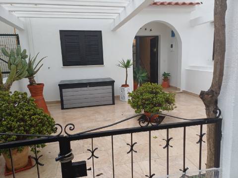 Elegante Moradia Mobilada a Poucos Minutos da Praia da Altura