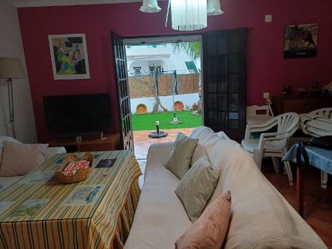 Elegante Moradia Mobilada a Poucos Minutos da Praia da Altura