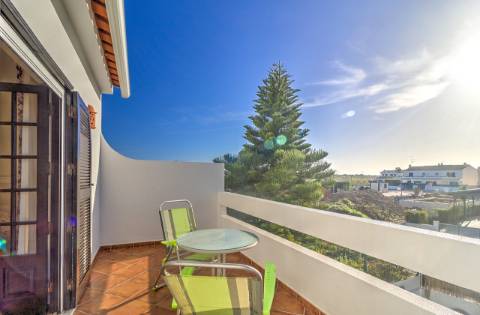 Elegante Moradia a Poucos Minutos da Praia da Altura