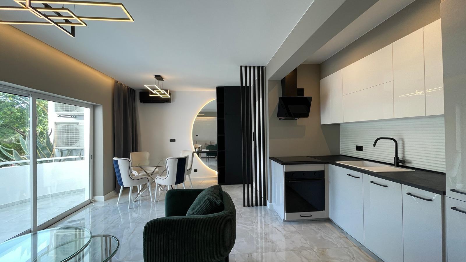 Apartamento renovado com piscina em Vilamoura.