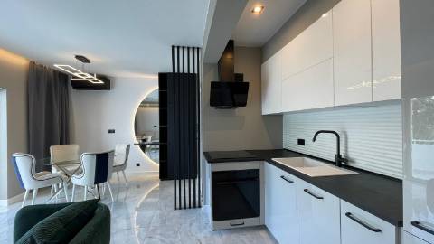 Apartamento renovado com piscina em Vilamoura.