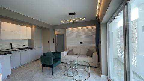 Apartamento renovado com piscina em Vilamoura.