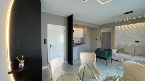 Apartamento renovado com piscina em Vilamoura.