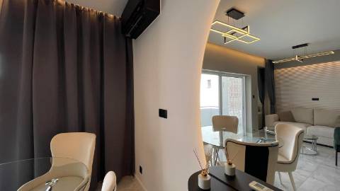 Apartamento renovado com piscina em Vilamoura.