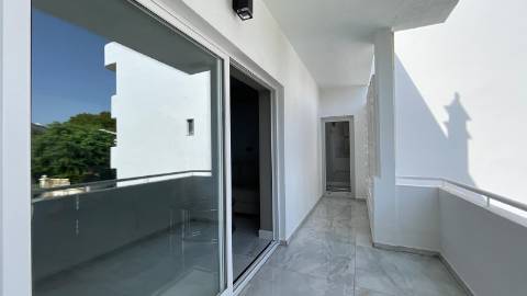 Apartamento renovado com piscina em Vilamoura.