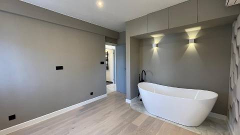 Apartamento renovado com piscina em Vilamoura.