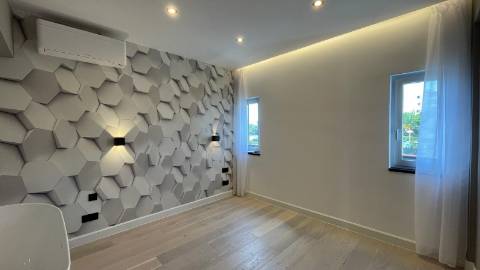 Apartamento renovado com piscina em Vilamoura.