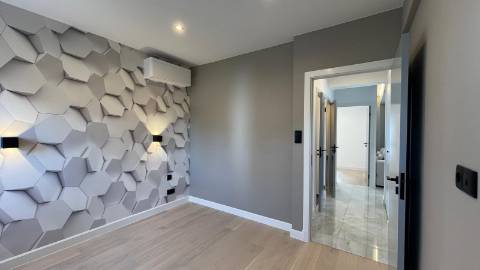 Apartamento renovado com piscina em Vilamoura.