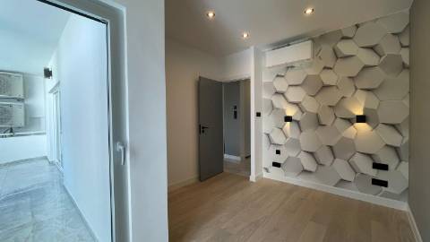 Apartamento renovado com piscina em Vilamoura.