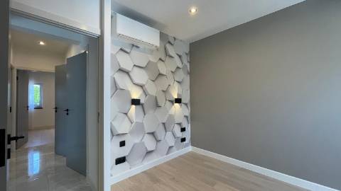 Apartamento renovado com piscina em Vilamoura.