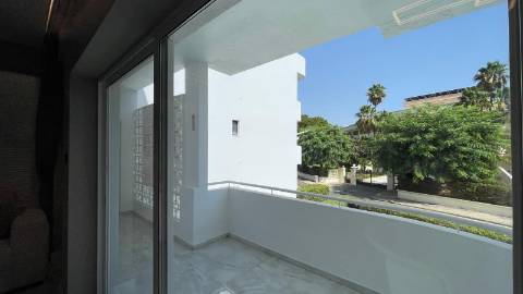 Apartamento renovado com piscina em Vilamoura.