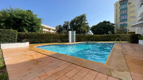 Apartamento renovado com piscina em Vilamoura.