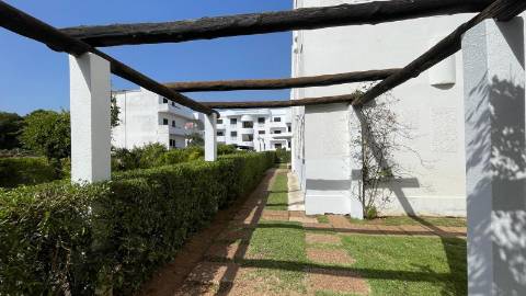 Apartamento renovado com piscina em Vilamoura.