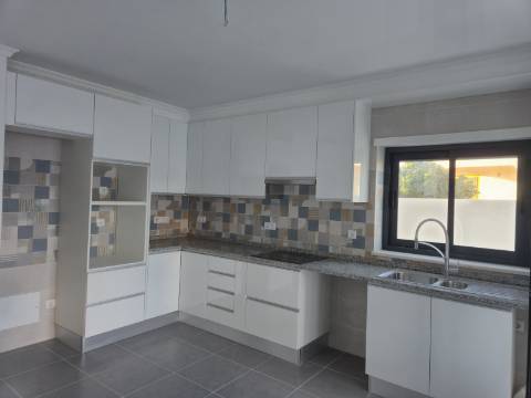 Moradia V3 em Santa Rita para venda com vista mar