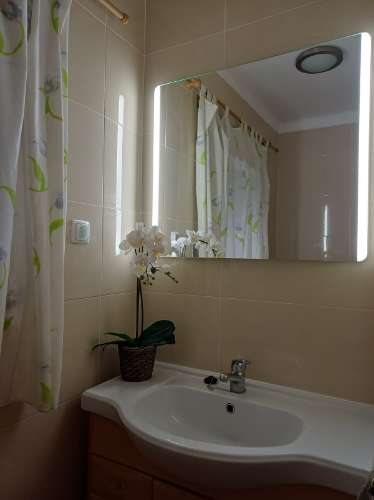 Moradia T2 em banda com Garagem , varandas e quintal com BBQ