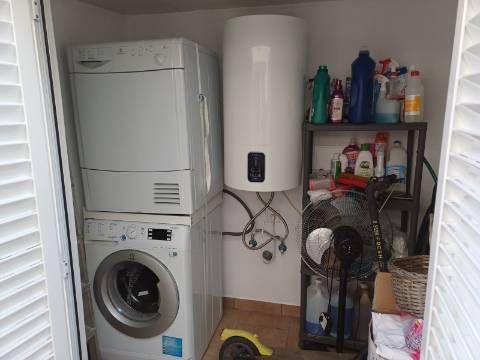 Moradia T2 em banda com Garagem , varandas e quintal com BBQ