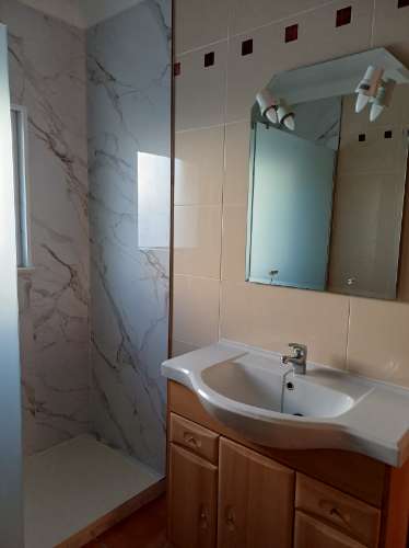 Moradia T2 em banda com Garagem , varandas e quintal com BBQ