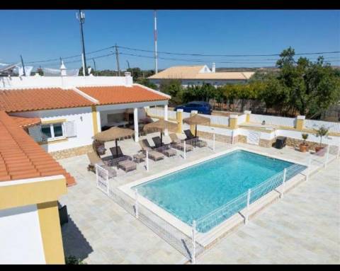 Espetacular Moradia V3 em suite + T2 com Piscina aquecida e Garagem em Vila Nova de Cacela