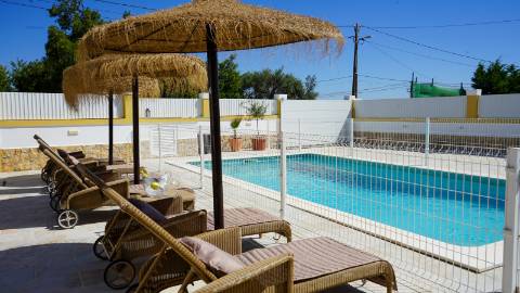 Espetacular Moradia V3 em suite + T2 com Piscina aquecida e Garagem em Vila Nova de Cacela