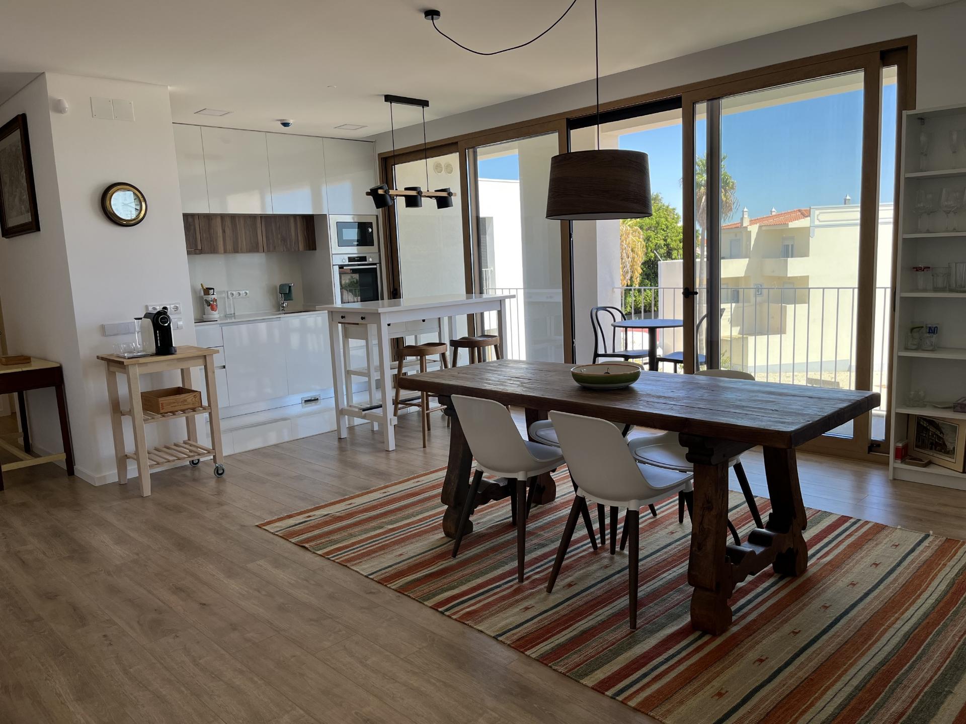 Penthouse T3 com 3 WC, duas varandas, sala e cozinha em open espace, lavandaria