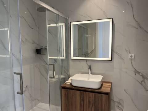 Penthouse T3 com 3 WC, duas varandas, sala e cozinha em open espace, lavandaria