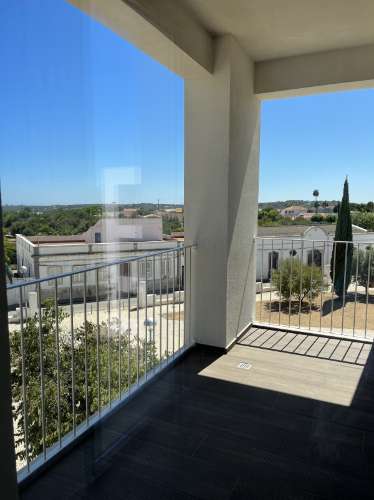 Penthouse T3 com 3 WC, duas varandas, sala e cozinha em open espace, lavandaria