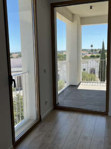 Penthouse T3 com 3 WC, duas varandas, sala e cozinha em open espace, lavandaria