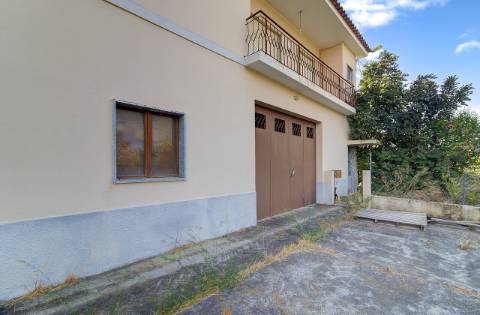 Quinta com moradia e armazéns e terreno de 5.450m2