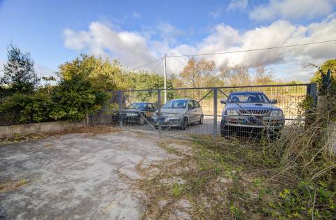 Quinta com moradia e armazéns e terreno de 5.450m2