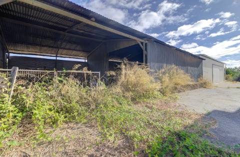Quinta com moradia e armazéns e terreno de 5.450m2