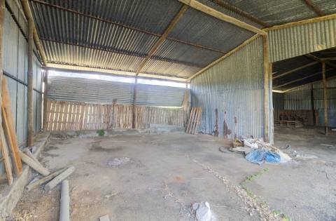 Quinta com moradia e armazéns e terreno de 5.450m2