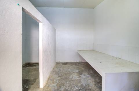 Quinta com moradia e armazéns e terreno de 5.450m2