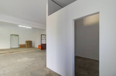 Quinta com moradia e armazéns e terreno de 5.450m2