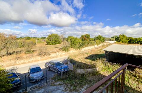 Quinta com moradia e armazéns e terreno de 5.450m2
