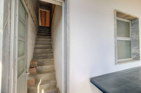 Quinta com moradia e armazéns e terreno de 5.450m2