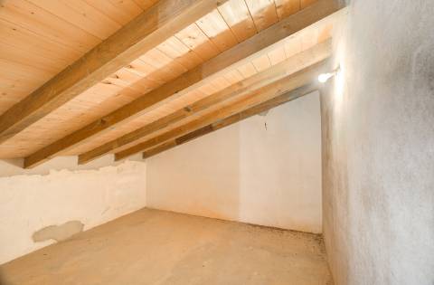 Quinta com moradia e armazéns e terreno de 5.450m2