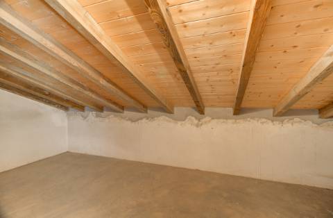 Quinta com moradia e armazéns e terreno de 5.450m2