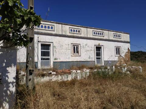MORADIA ISOLADA COM 18.240 M2 DE TERRENO COM ÁRMAZEM PARA RECONSTRUIR - BELICHE - CASTRO MARIM - ALGARVE