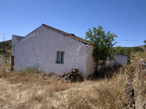 MORADIA ISOLADA COM 18.240 M2 DE TERRENO COM ÁRMAZEM PARA RECONSTRUIR - BELICHE - CASTRO MARIM - ALGARVE