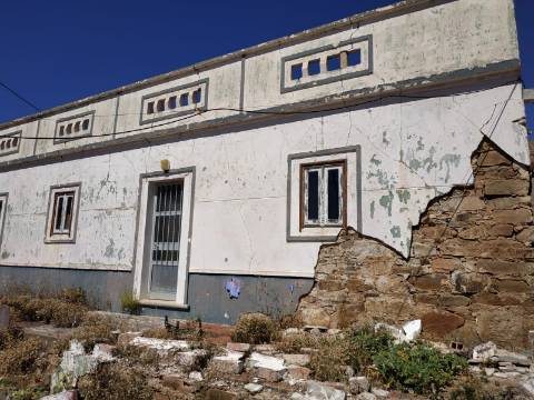 MORADIA ISOLADA COM 18.240 M2 DE TERRENO COM ÁRMAZEM PARA RECONSTRUIR - BELICHE - CASTRO MARIM - ALGARVE