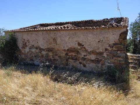 MORADIA ISOLADA COM 18.240 M2 DE TERRENO COM ÁRMAZEM PARA RECONSTRUIR - BELICHE - CASTRO MARIM - ALGARVE