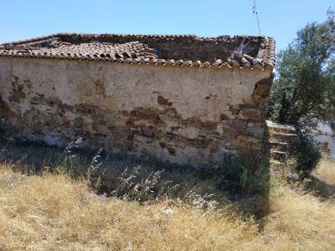 MORADIA ISOLADA COM 18.240 M2 DE TERRENO COM ÁRMAZEM PARA RECONSTRUIR - BELICHE - CASTRO MARIM - ALGARVE