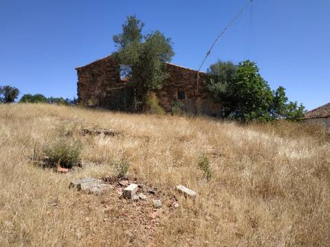 MORADIA ISOLADA COM 18.240 M2 DE TERRENO COM ÁRMAZEM PARA RECONSTRUIR - BELICHE - CASTRO MARIM - ALGARVE