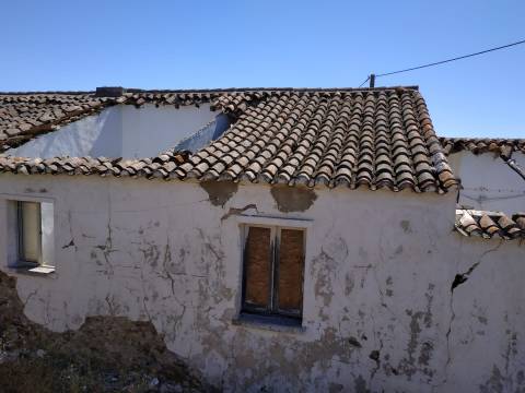 MORADIA ISOLADA COM 18.240 M2 DE TERRENO COM ÁRMAZEM PARA RECONSTRUIR - BELICHE - CASTRO MARIM - ALGARVE