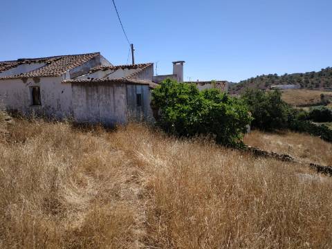 MORADIA ISOLADA COM 18.240 M2 DE TERRENO COM ÁRMAZEM PARA RECONSTRUIR - BELICHE - CASTRO MARIM - ALGARVE