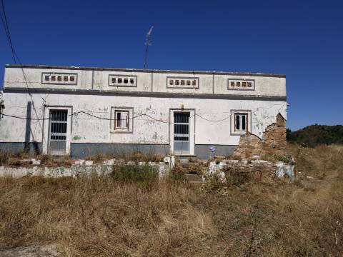 MORADIA ISOLADA COM 18.240 M2 DE TERRENO COM ÁRMAZEM PARA RECONSTRUIR - BELICHE - CASTRO MARIM - ALGARVE