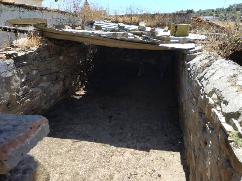 MORADIA ISOLADA COM 18.240 M2 DE TERRENO COM ÁRMAZEM PARA RECONSTRUIR - BELICHE - CASTRO MARIM - ALGARVE